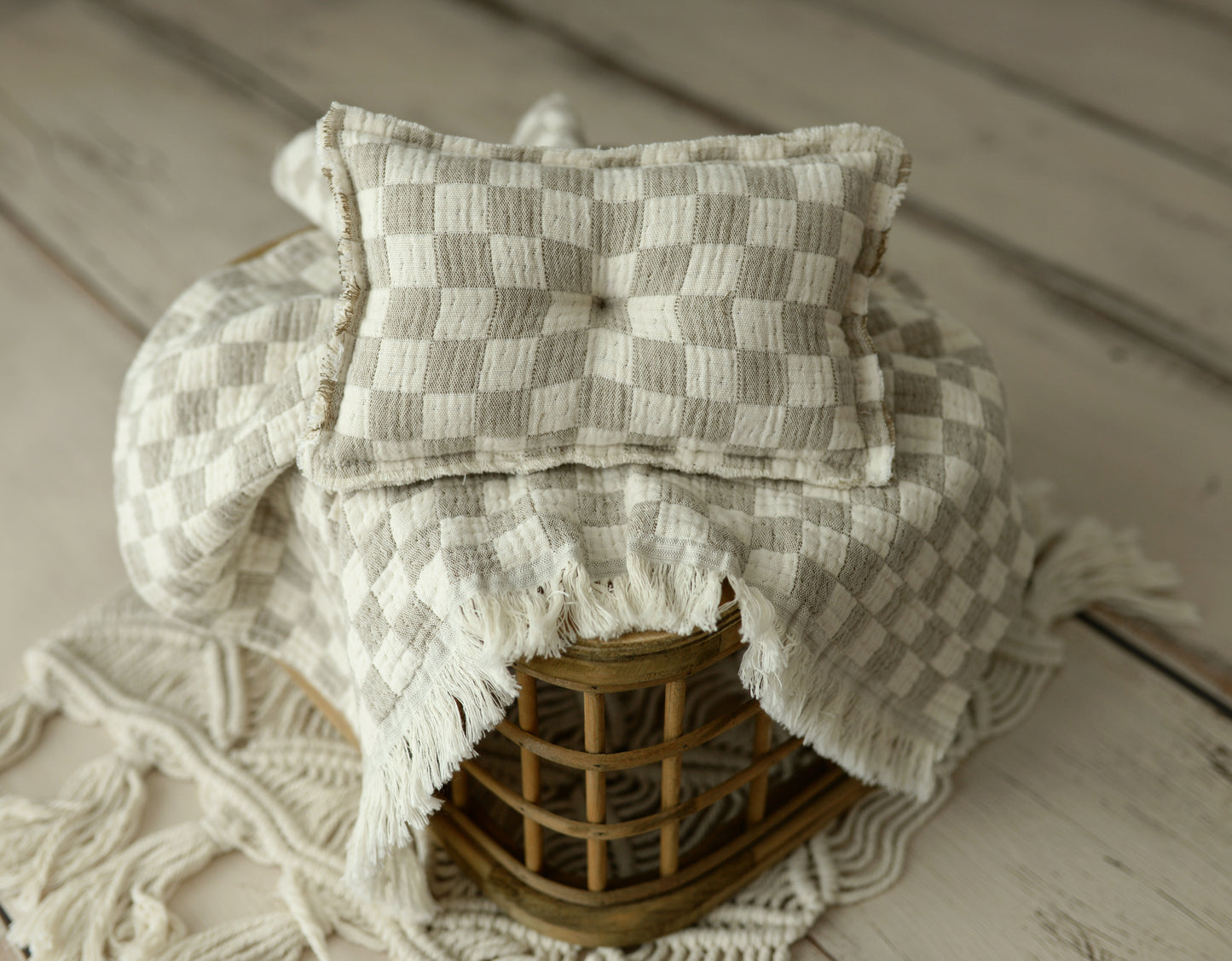 Checkered layer set