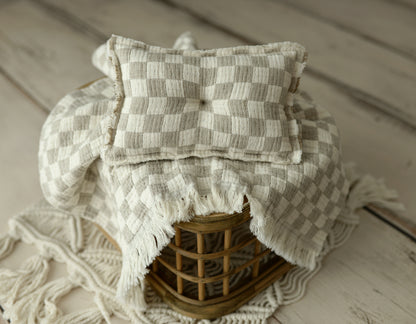 Checkered layer set