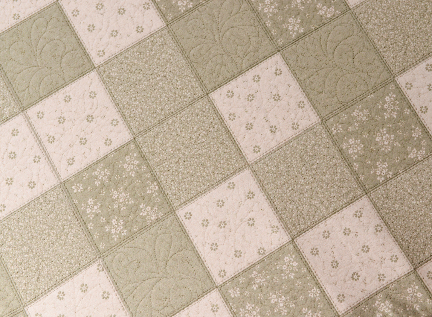 Sage & Ivory quilt| Signature Collection